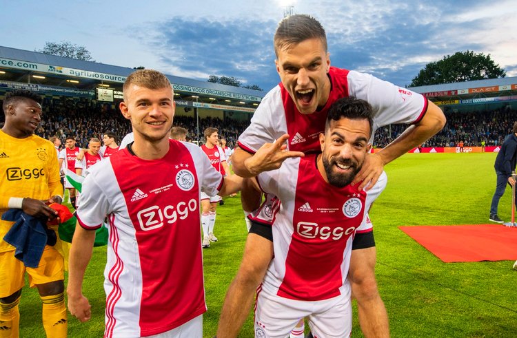 在中场逼抢 在中场逼抢