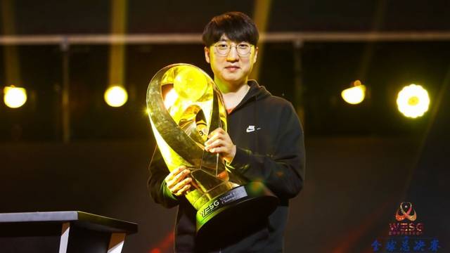 阿尔瓦雷斯 阿尔瓦雷斯